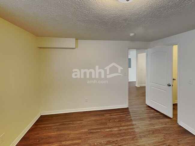 Building Photo - 8073 S Madison Nan Dr