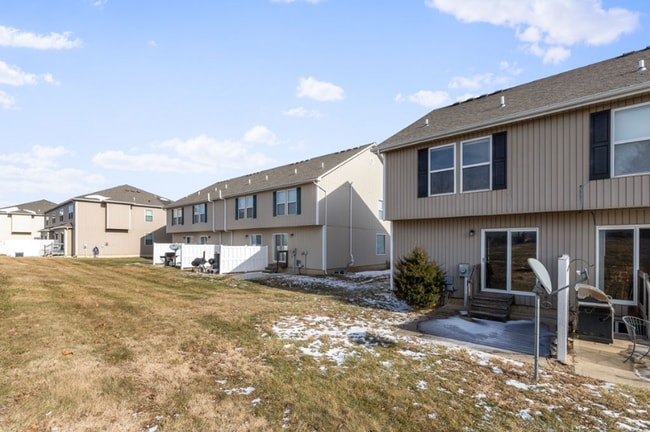 Building Photo - Spacious Two Bedroom Townhome - Available end of February