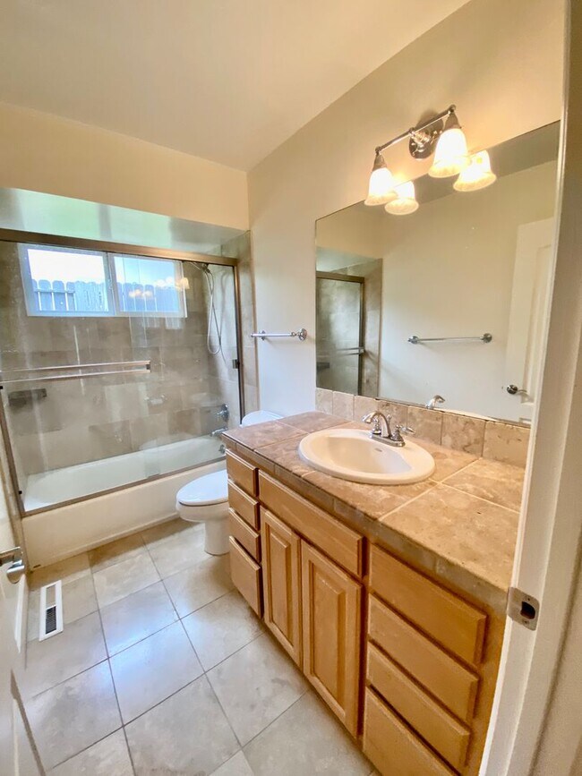 Building Photo - Lafayette Quail Creek Single Story 4BD/2.5BA