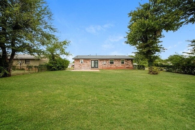 Building Photo - 5025 Brookdale Dr