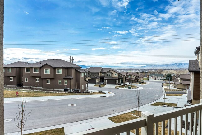 Building Photo - 3 Bed Townhome - Provo's Southeast Bench