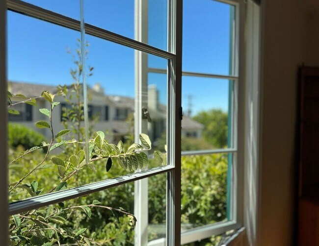 Building Photo - This is a Berkeley Lifestyle. | 3BR | 1.5BA | 1,450 SF | Just Steps from Campus