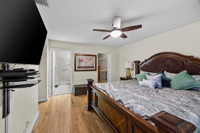 Building Photo - 1622 S Club Dr