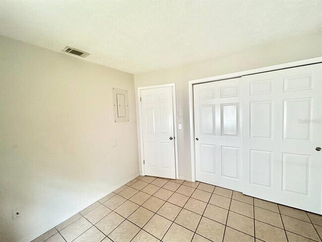 Building Photo - 5800 Montana Ave
