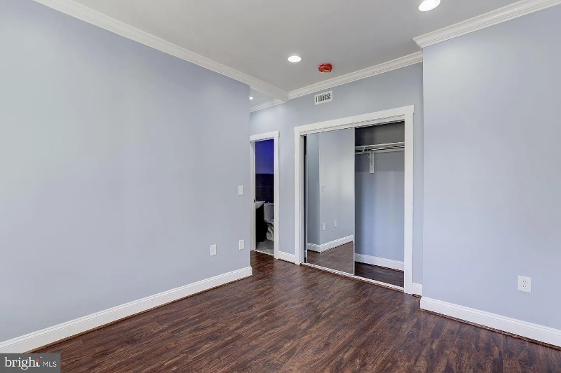 Building Photo - 811 Thayer Ave