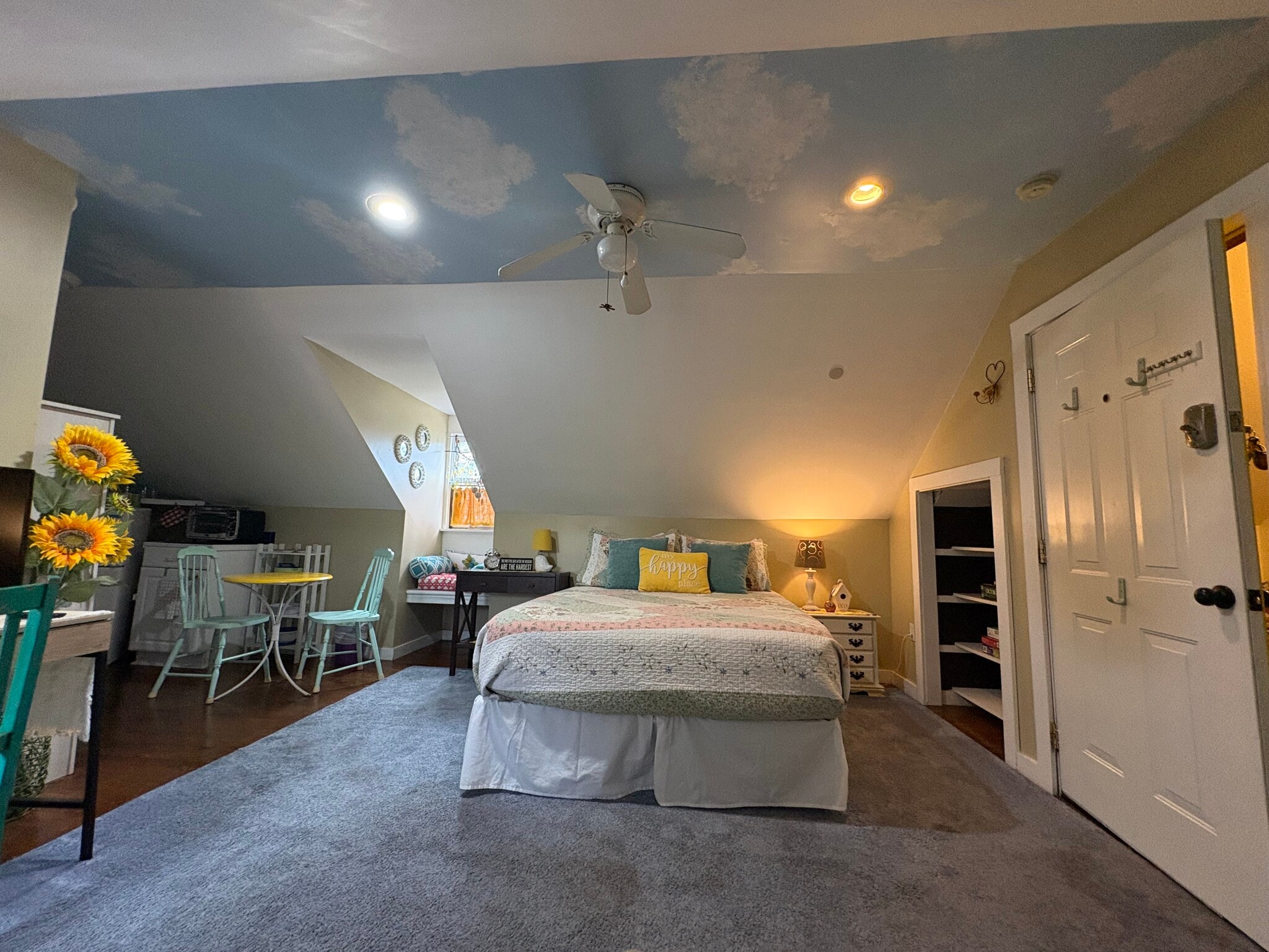 built in shelving is a plus - 540 E Taylor St