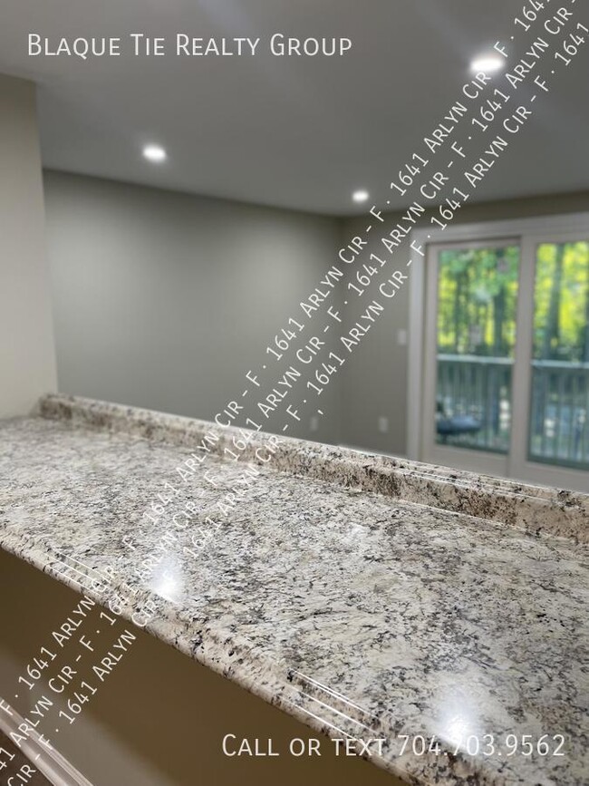 Building Photo - 1641 Arlyn Cir