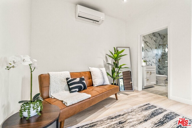 Building Photo - 2315 Loma Vista Pl