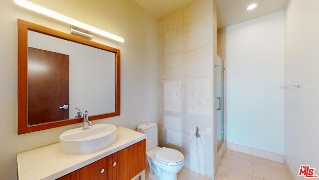 Building Photo - 1100 S Hope St