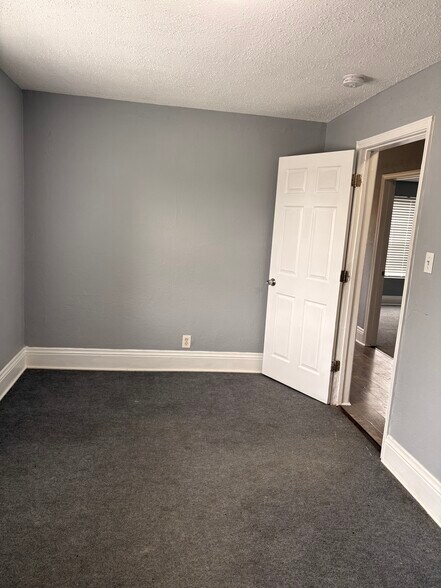 Building Photo - 3723 Sylvan Pl