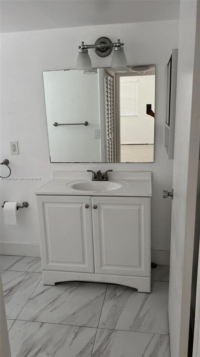 Building Photo - 8215 Lake Dr