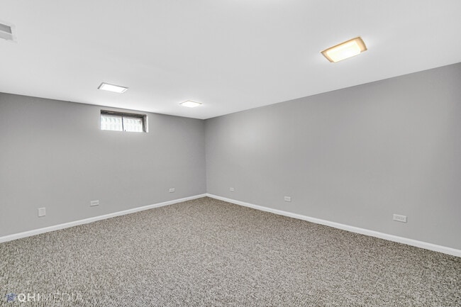Building Photo - 6661 Glenview Dr