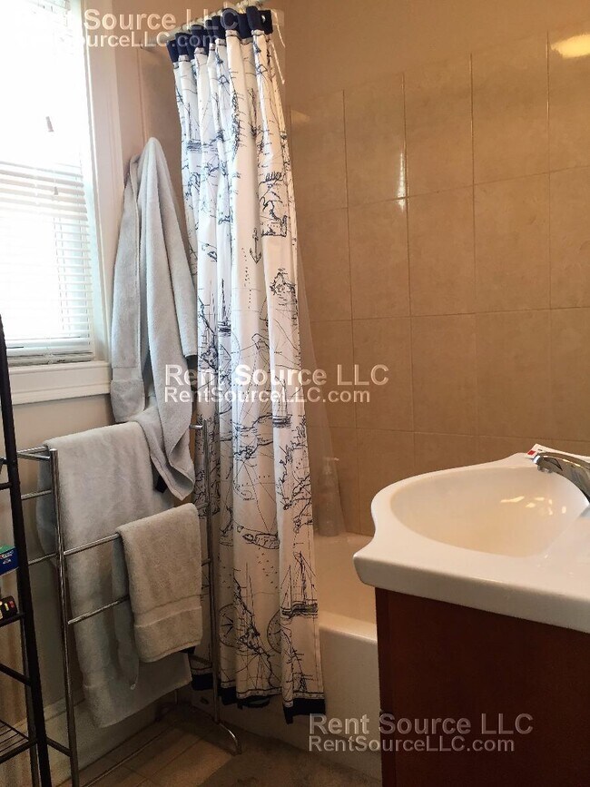 Building Photo - 15 Sargent Ave