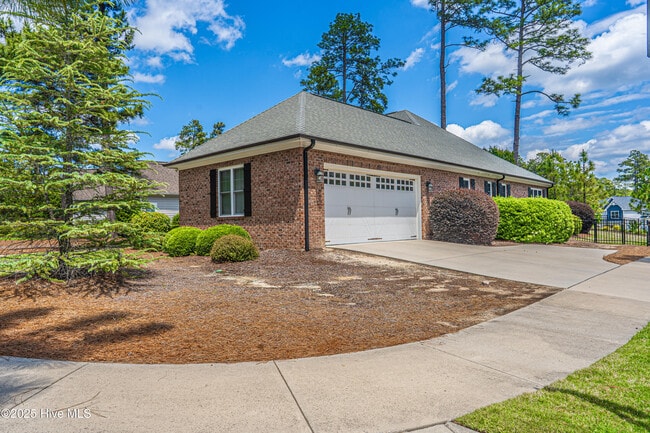 Building Photo - 201 Sundew Ct