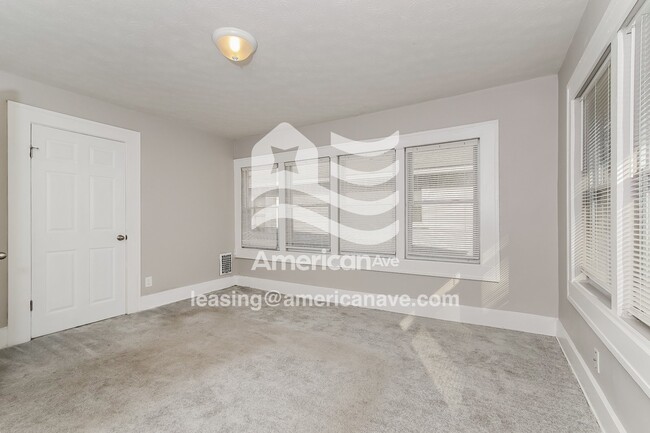 Building Photo - 1015 W 32nd St
