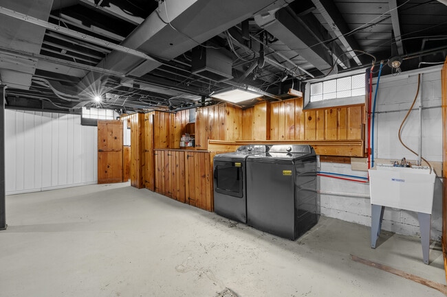 Building Photo - 1388 Vernier Rd