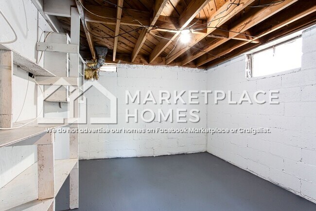 Building Photo - 3516 Maryvale Dr