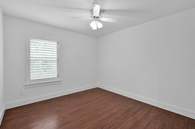 Building Photo - 5 Hickory Oak Dr