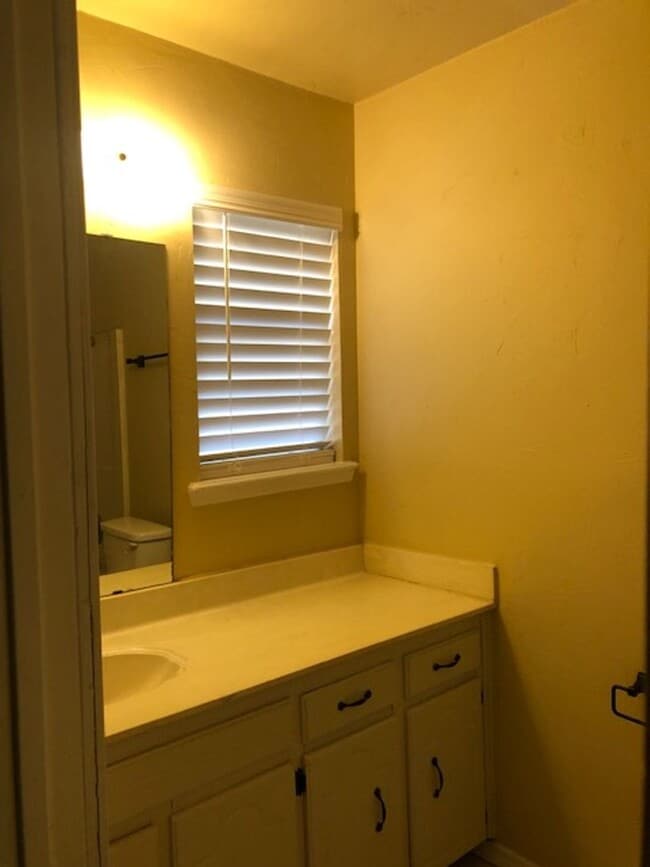 Building Photo - 5222 Clearwater Ct