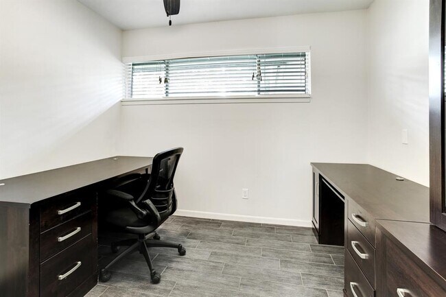 Building Photo - 11947 S Durrette Dr