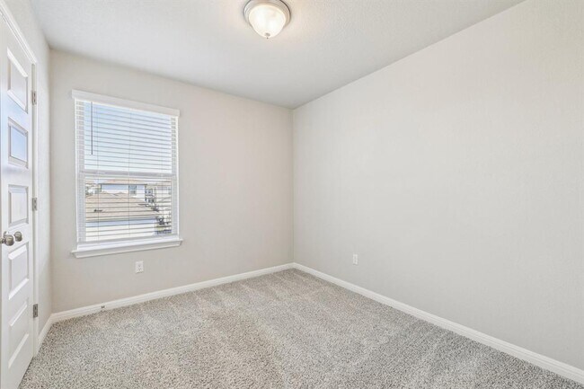 Building Photo - 1737 Fountain Bridge Dr