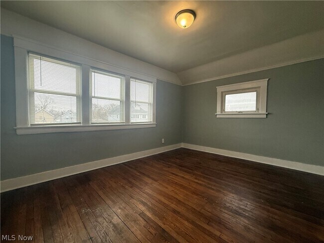 Building Photo - 3058 W 116th St