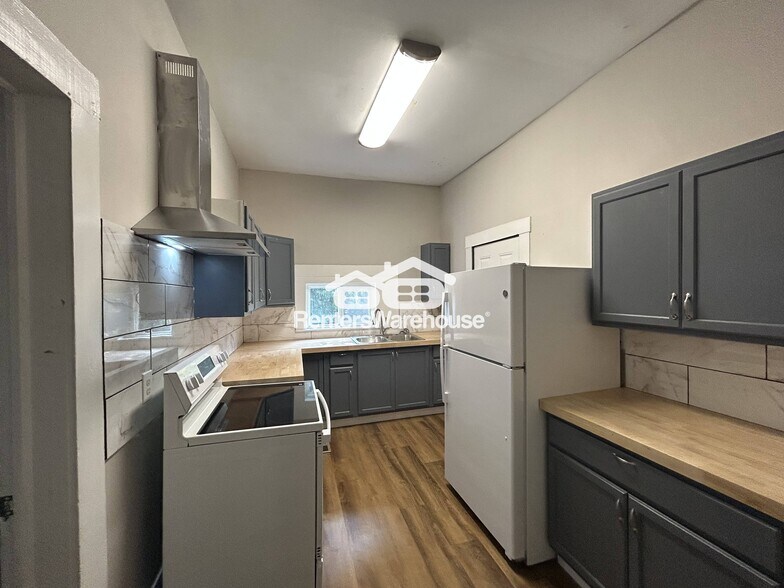 Building Photo - 5621 Court H