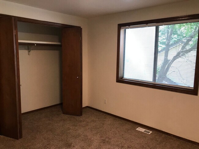 Building Photo - 4271 N Pennfield Pl