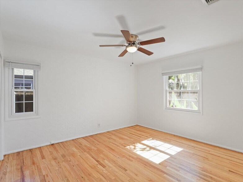 Building Photo - 15460 Sylvan St