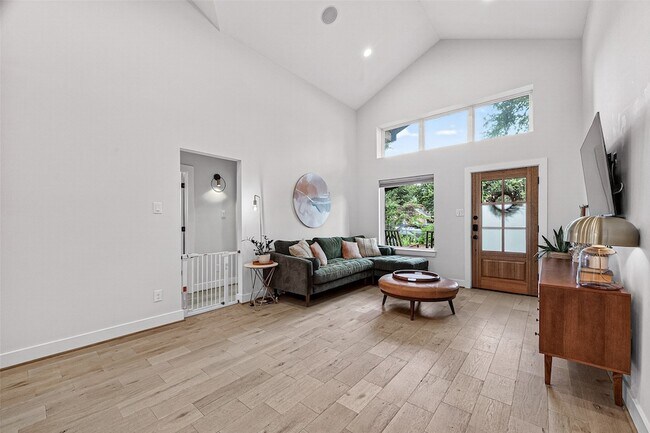 Building Photo - 209 Woodard St