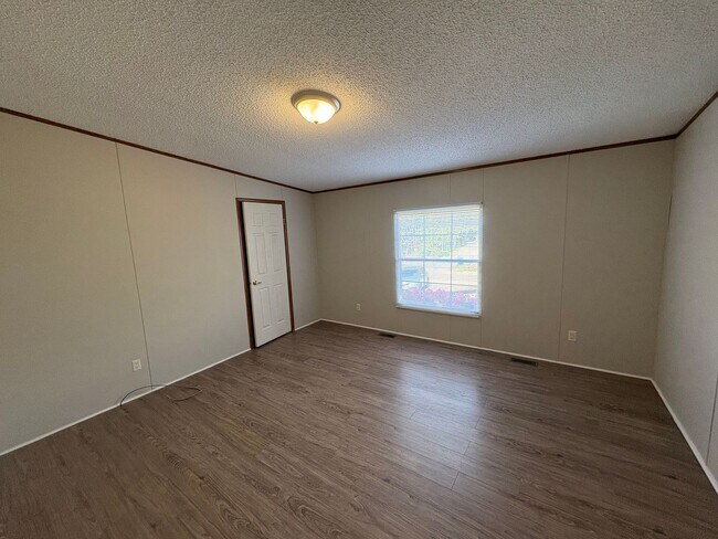 Building Photo - For Rent