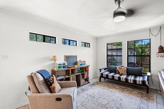 Building Photo - 306 Naples St