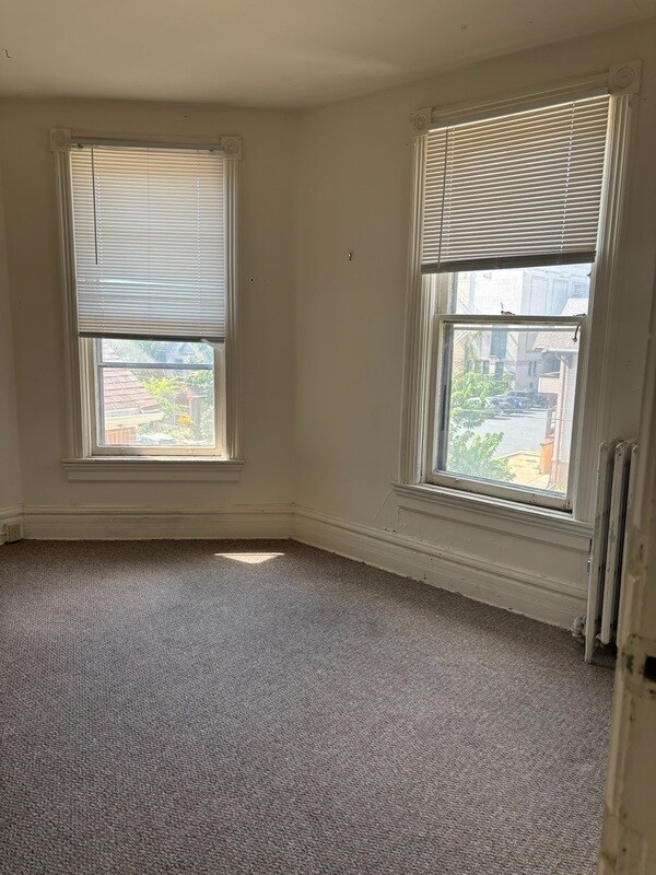 Building Photo - 319 N Pinckney St