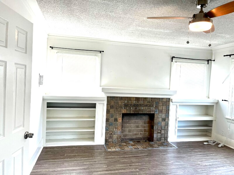 Building Photo - 855 1/2 W 43rd Pl