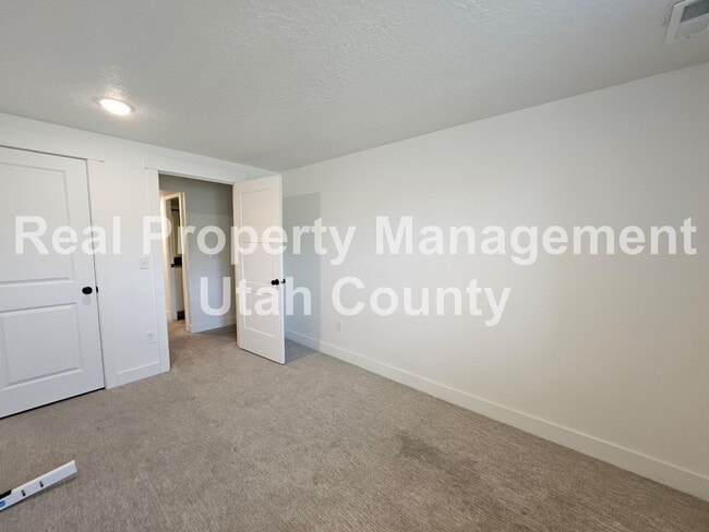 Building Photo - 986 E 1300 S