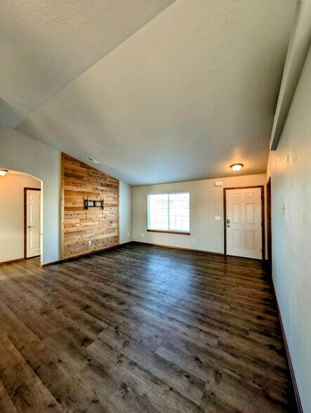 Building Photo - 4610 Seville Dr