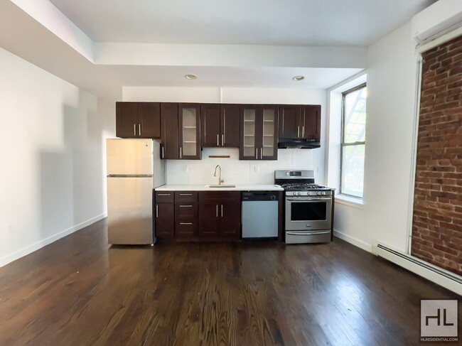 Building Photo - Fort Greene / Amazing and Spacious 3-Bed 2...