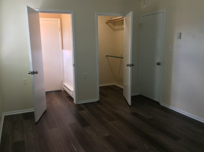 Building Photo - 158 Clay Cir