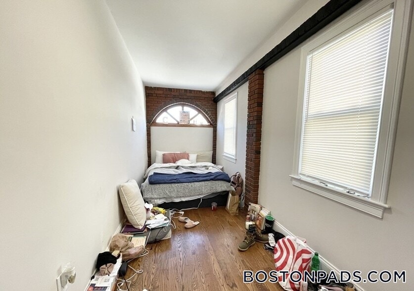 Building Photo - 32 Sumner St