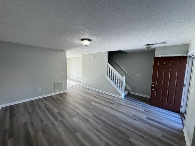 Building Photo - 2-Bedroom Townhouse in Harrisonburg
