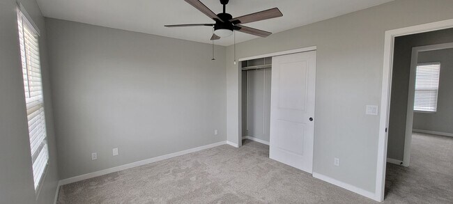 Building Photo - 3 bedroom/2.5 bath home