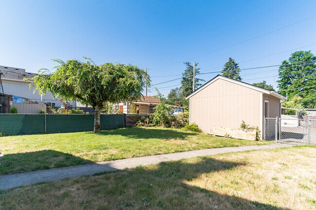 Building Photo - 3636 S Tyler St