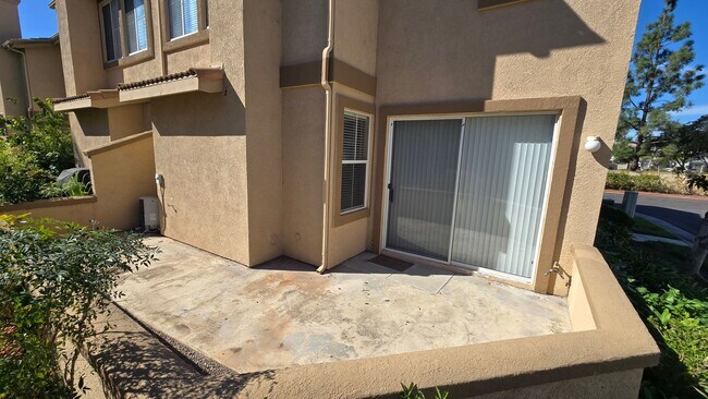 Building Photo - Orange 3 Bed, 2.5 Bath Townhouse for Lease...