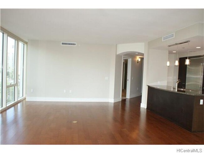Building Photo - Allure Waikiki - 2 bedroom, 2 bath with 1 ...