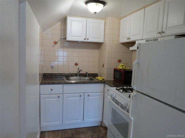 Building Photo - 776 NY-284