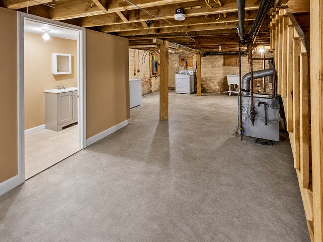 Building Photo - Beautifully Charming 3 Bedroom Home Available Now in Baltimore
