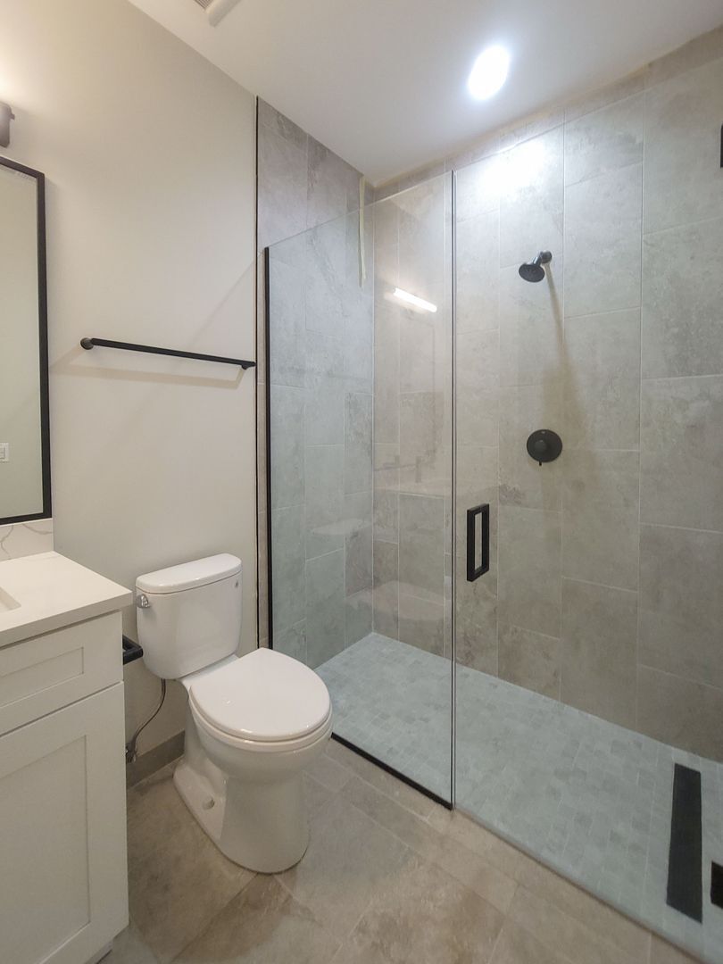 Building Photo - 3829 N Southport Ave