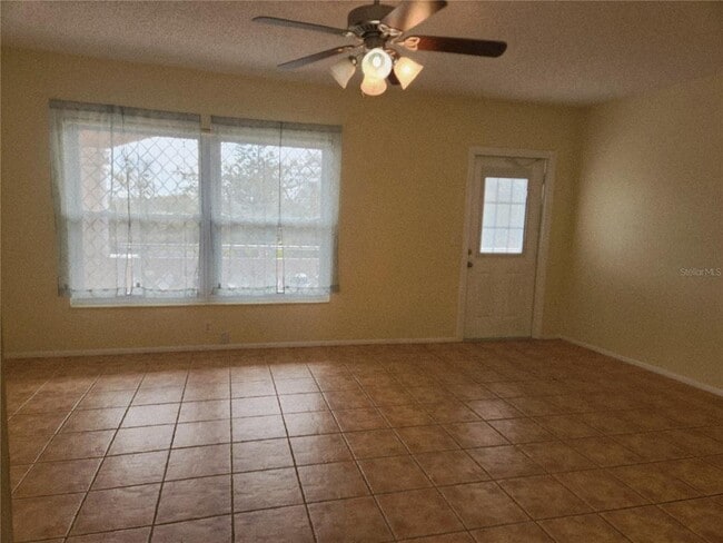 Building Photo - 2458 Columbia Dr