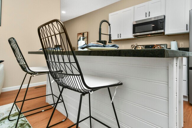 Building Photo - 1220 E Pacific St