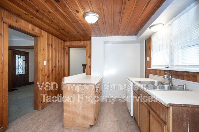 Building Photo - 2078-2018 18th St SW